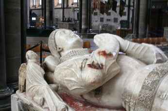 Robert 2nd Baron Hungerford. Effigy in Salisbury Cathedral.